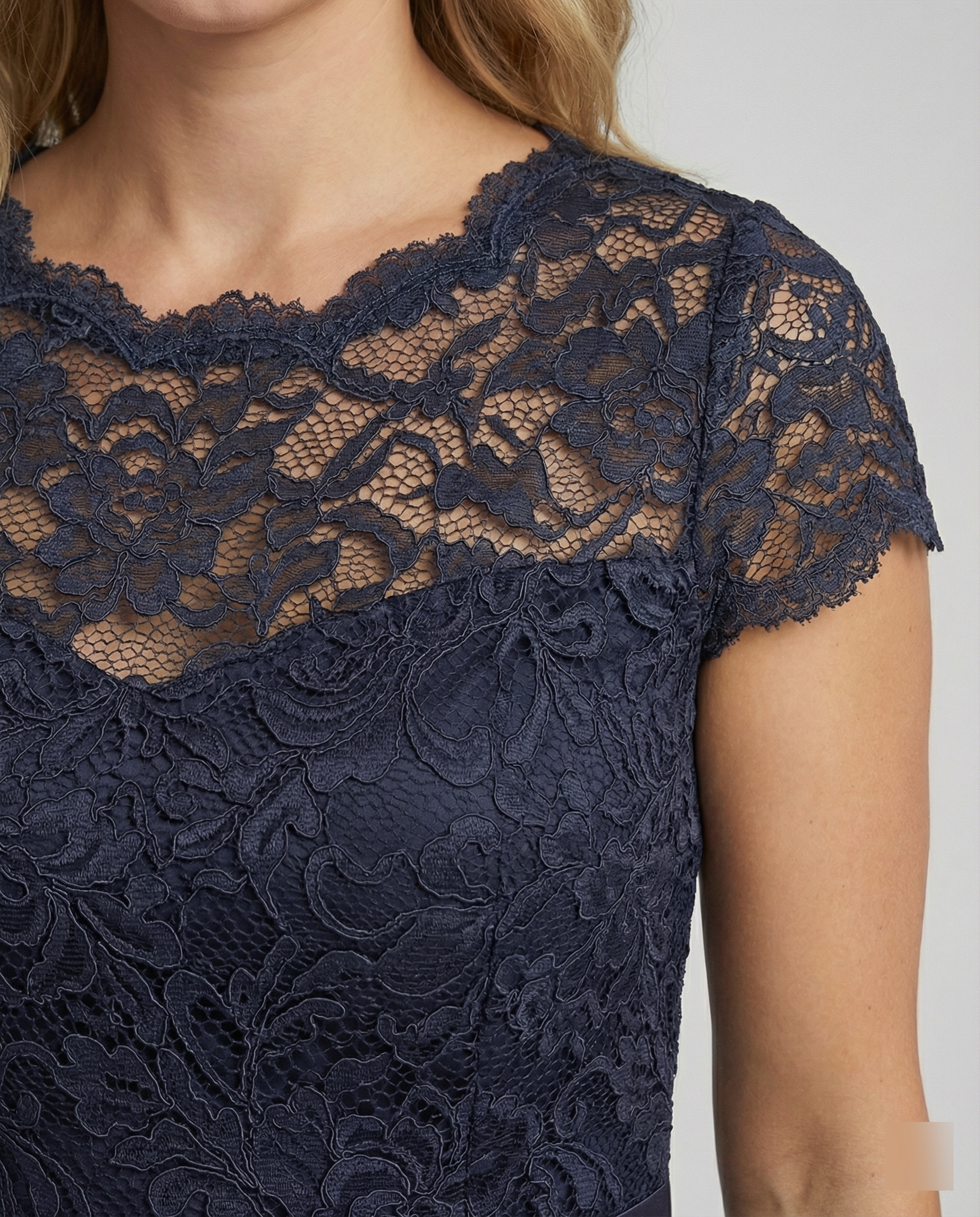 Durchsichtiges kurzärmeliges elegantes Kleid