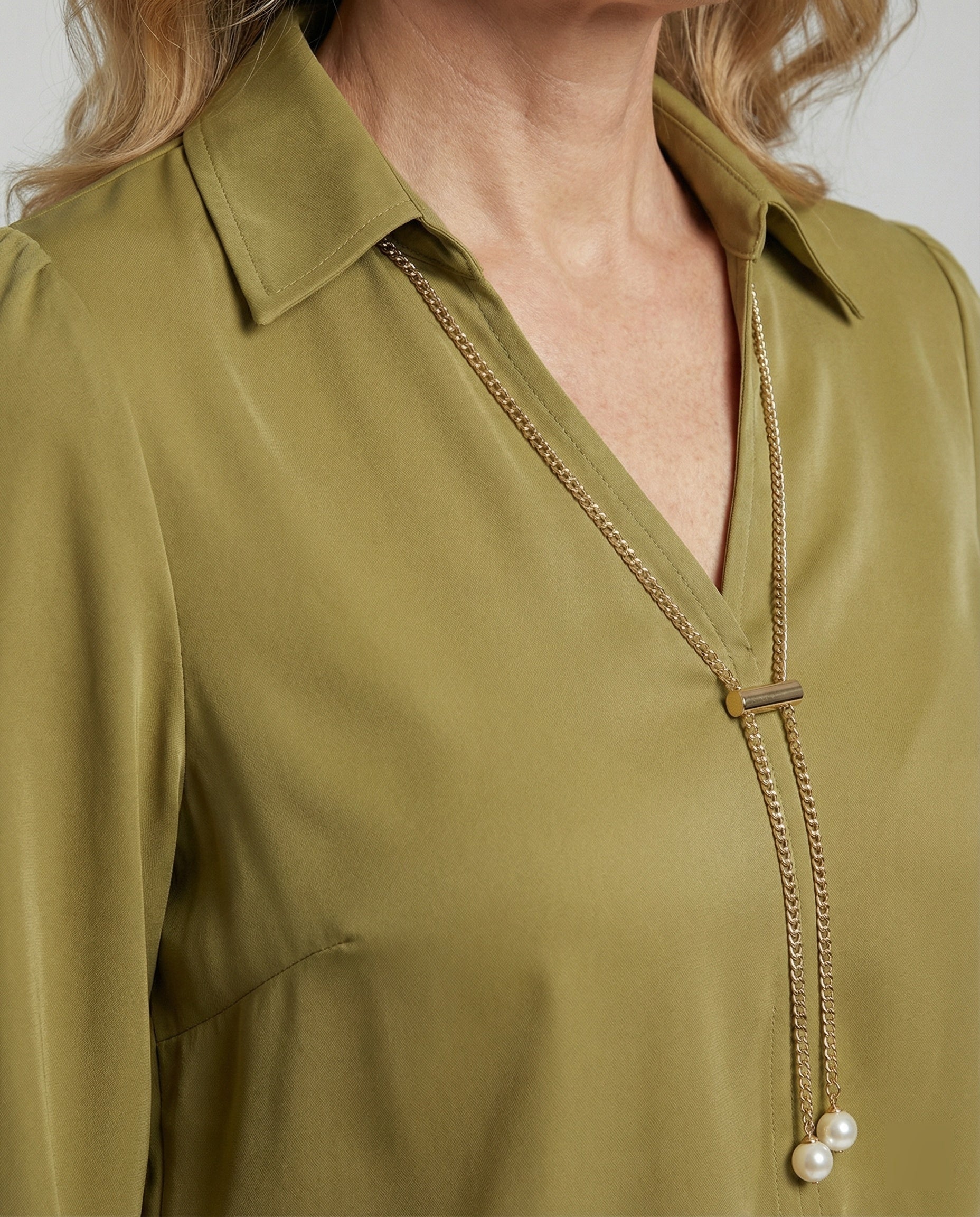 Damen Bluse mit modernem V-Ausschnitt