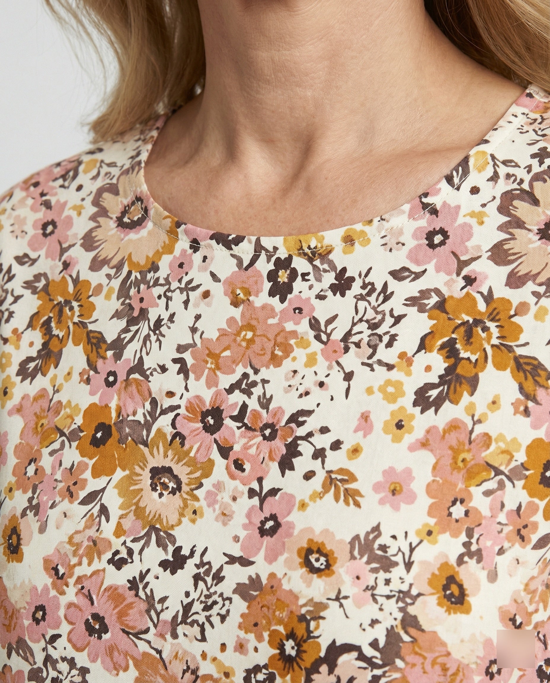 Damen Midikleid ausgestellt mit Taschen