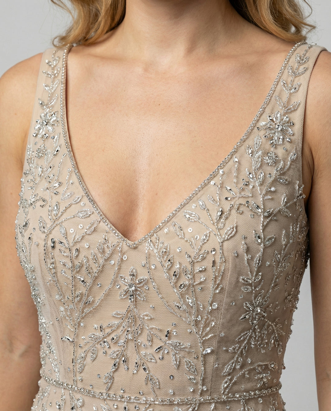 Luxuriöses Damen Abendkleid mit Bestickten Schimmernden Akzenten | R&B