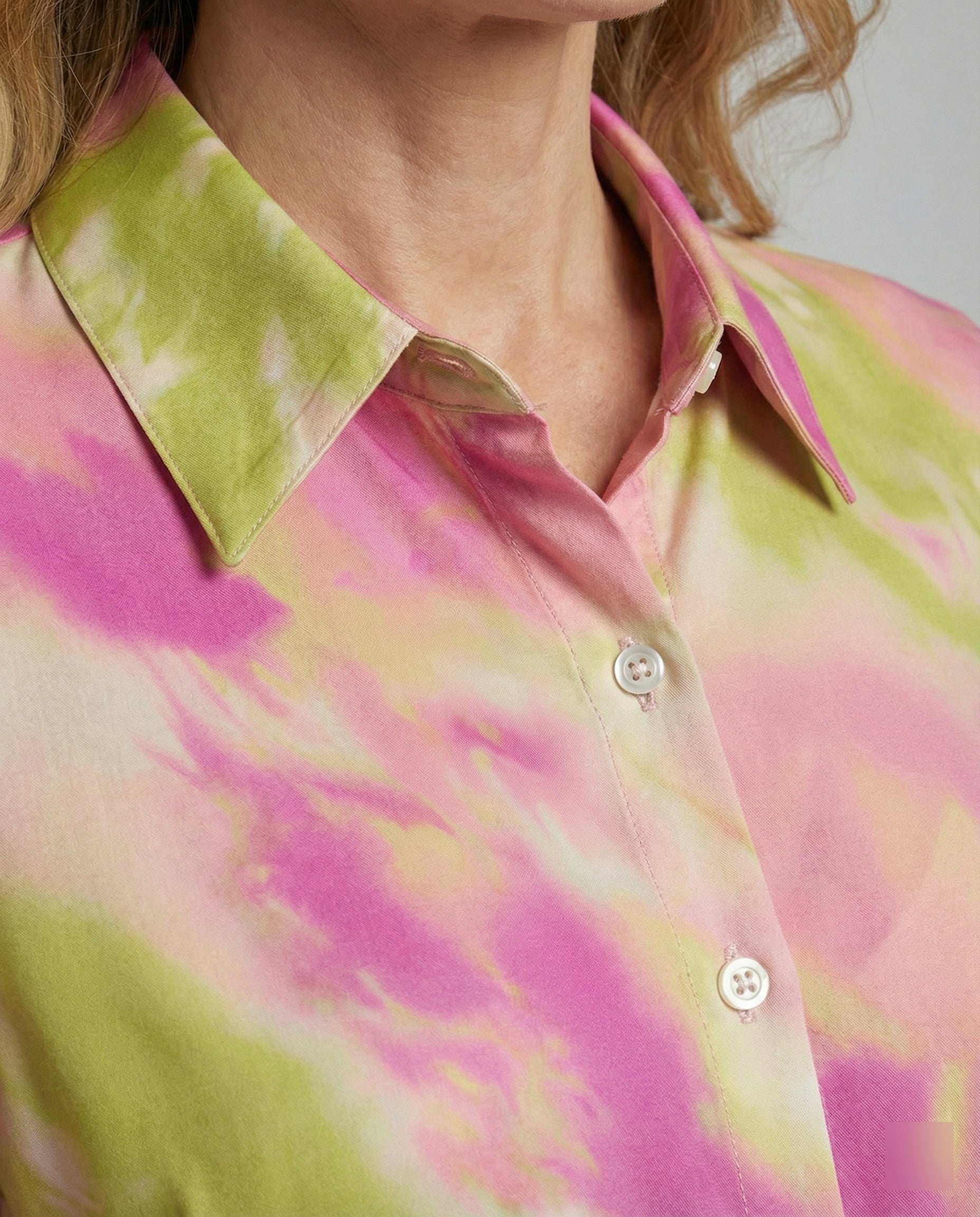 Damen Blusentop Viskose Batik mit Kentkragen