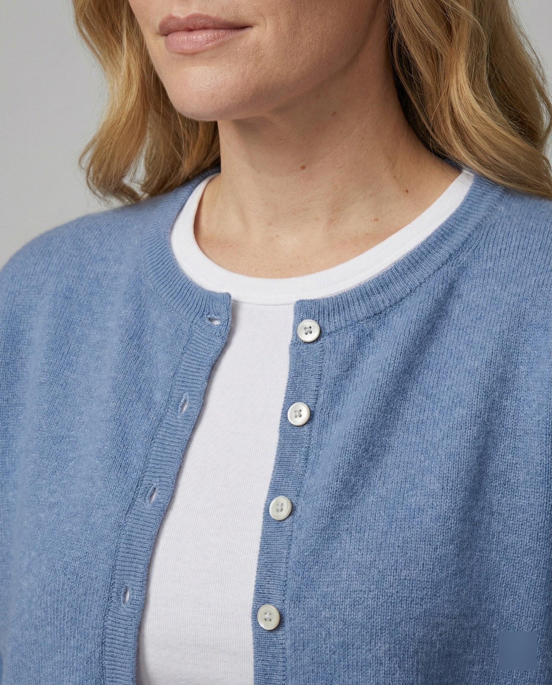 Damen Strickjacke kurz aus Baumwolle mit Knöpfen