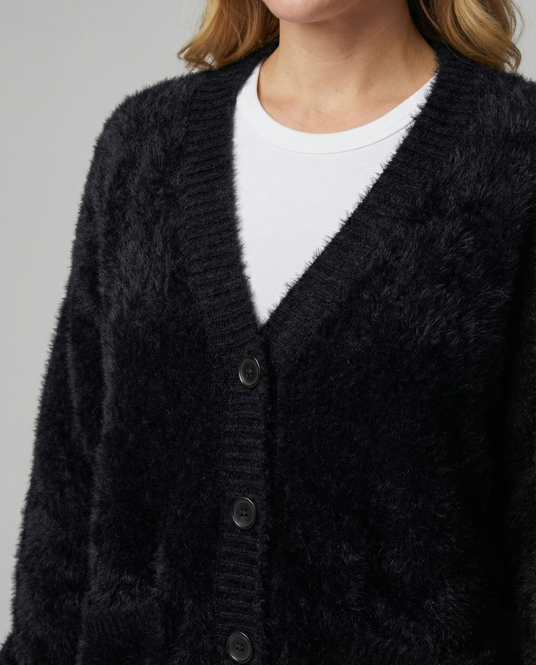 Strickjacke Damen flauschig mit tiefem V-Ausschnitt und Taschen
