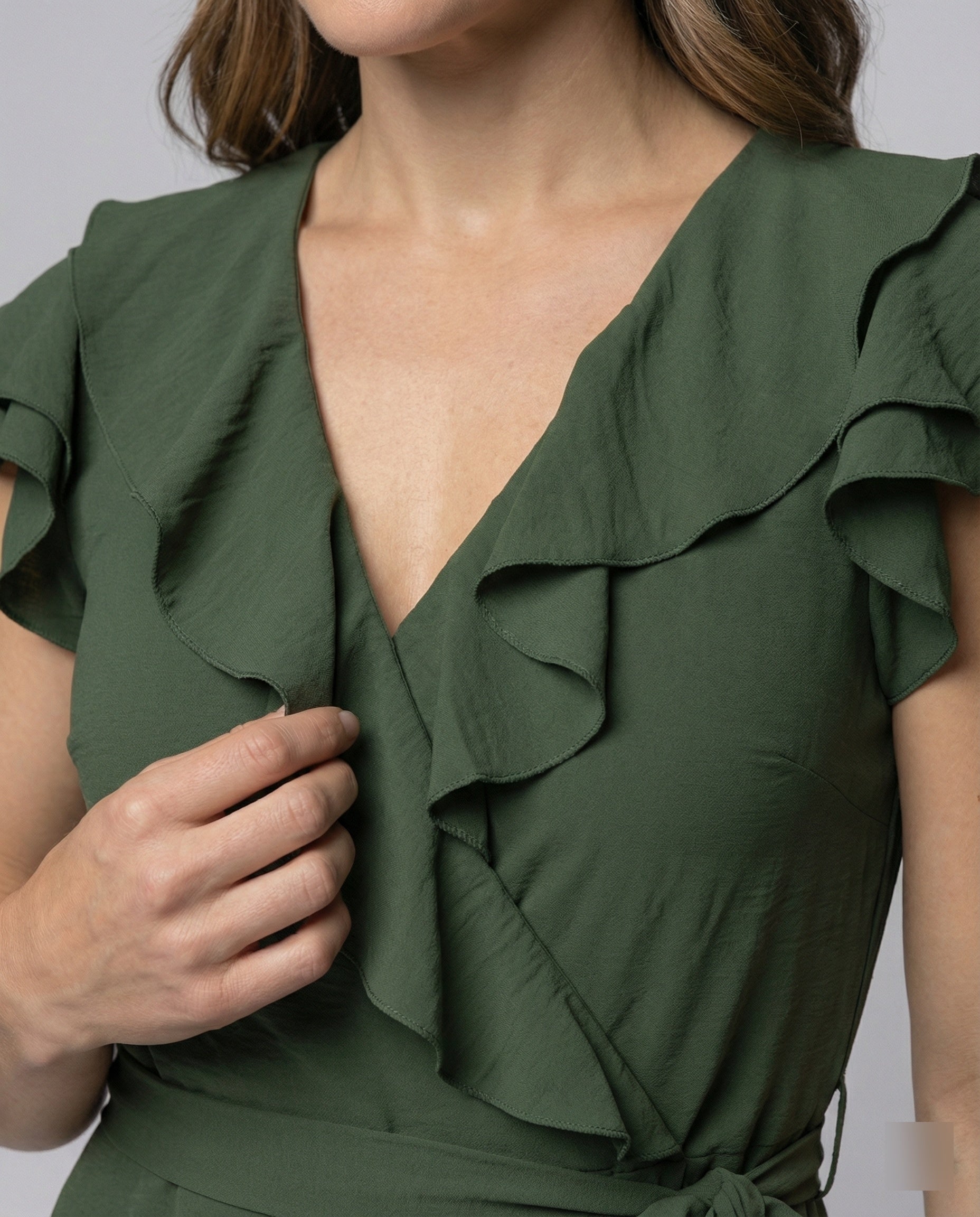 Damen Wickelkleid mit voluminösen Rüschendetails und Taillengürtel R&B