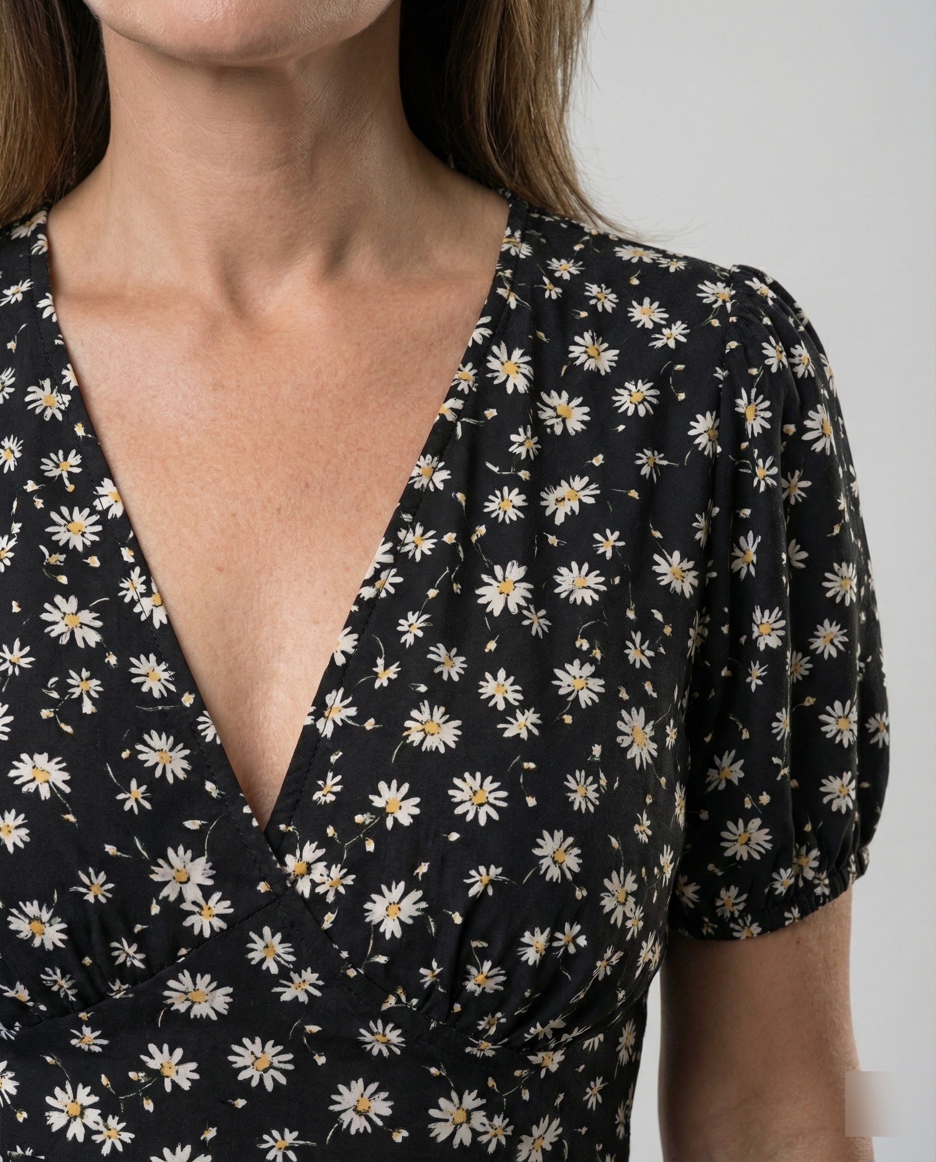 Damen Minikleid tailliert mit Puffärmeln