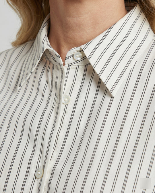 Damen Bluse mit feinen Streifen und Knöpfen