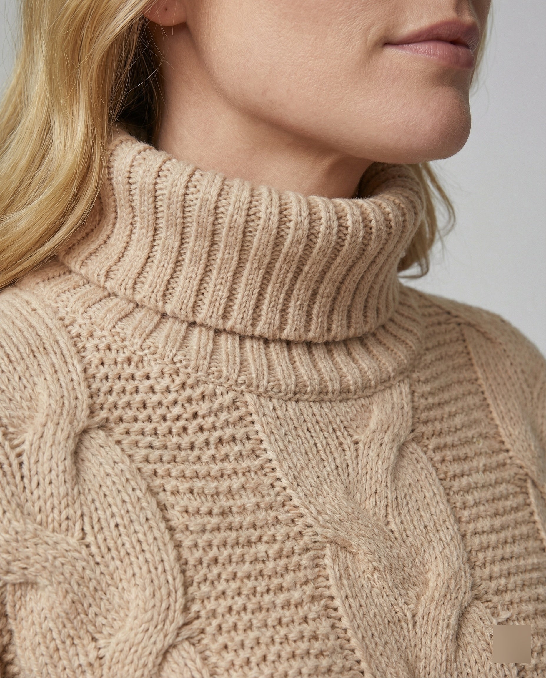Damen oversized Strickpullover mit hohem Kragen und modischem Zopfmuster R&B