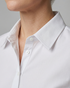 Hemdbluse Damen figurbetont mit Knopfdetails