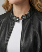 Steppjacke Damen mit lässigem Schnitt aus Kunstleder