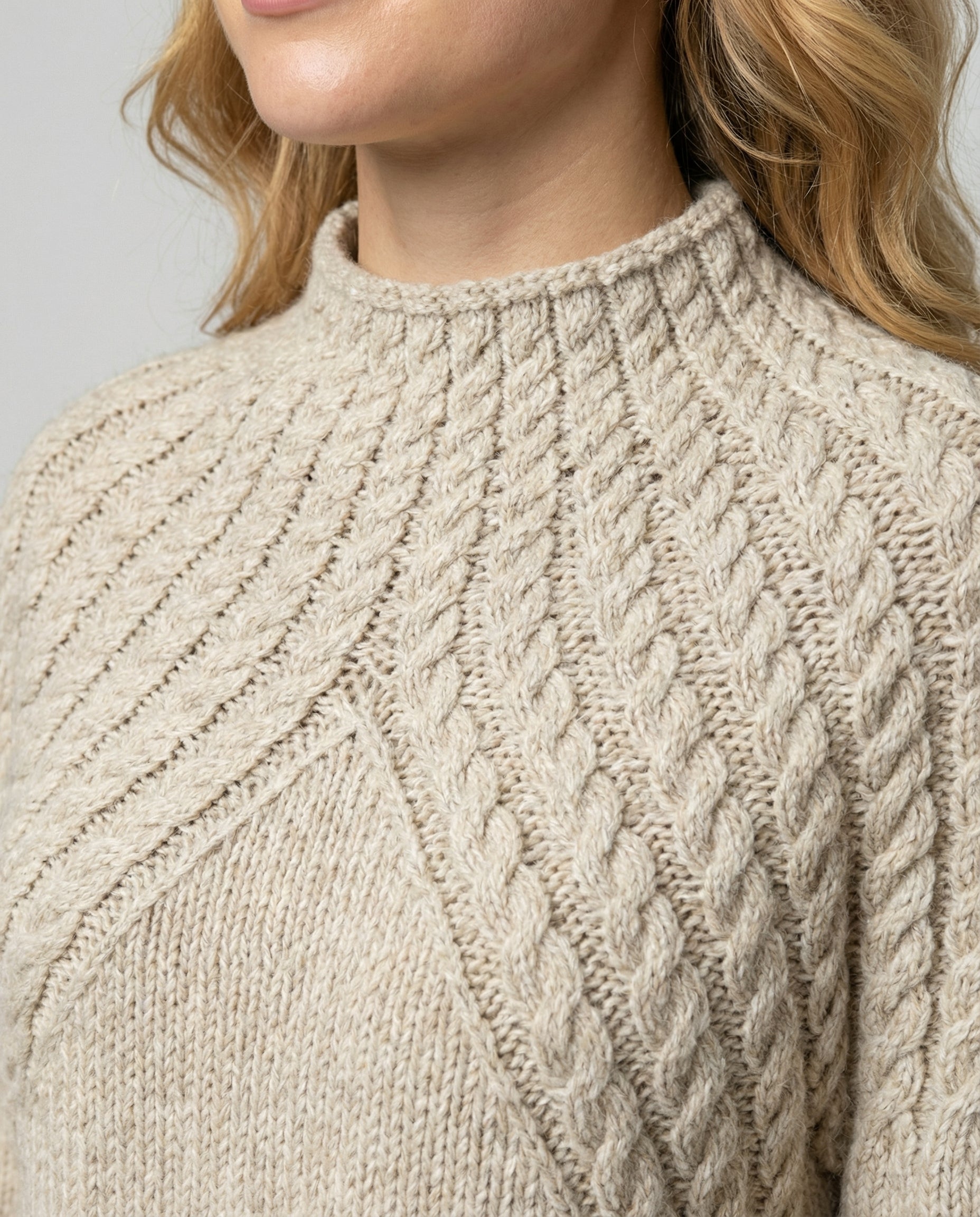 Damen Wolle Rippstrickpullover mit Hoher Kragen & Lässiger Stil | R&B