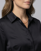 Damen elegante Satinbluse mit klassischem Kragen und zeitlosem Schnitt R&B