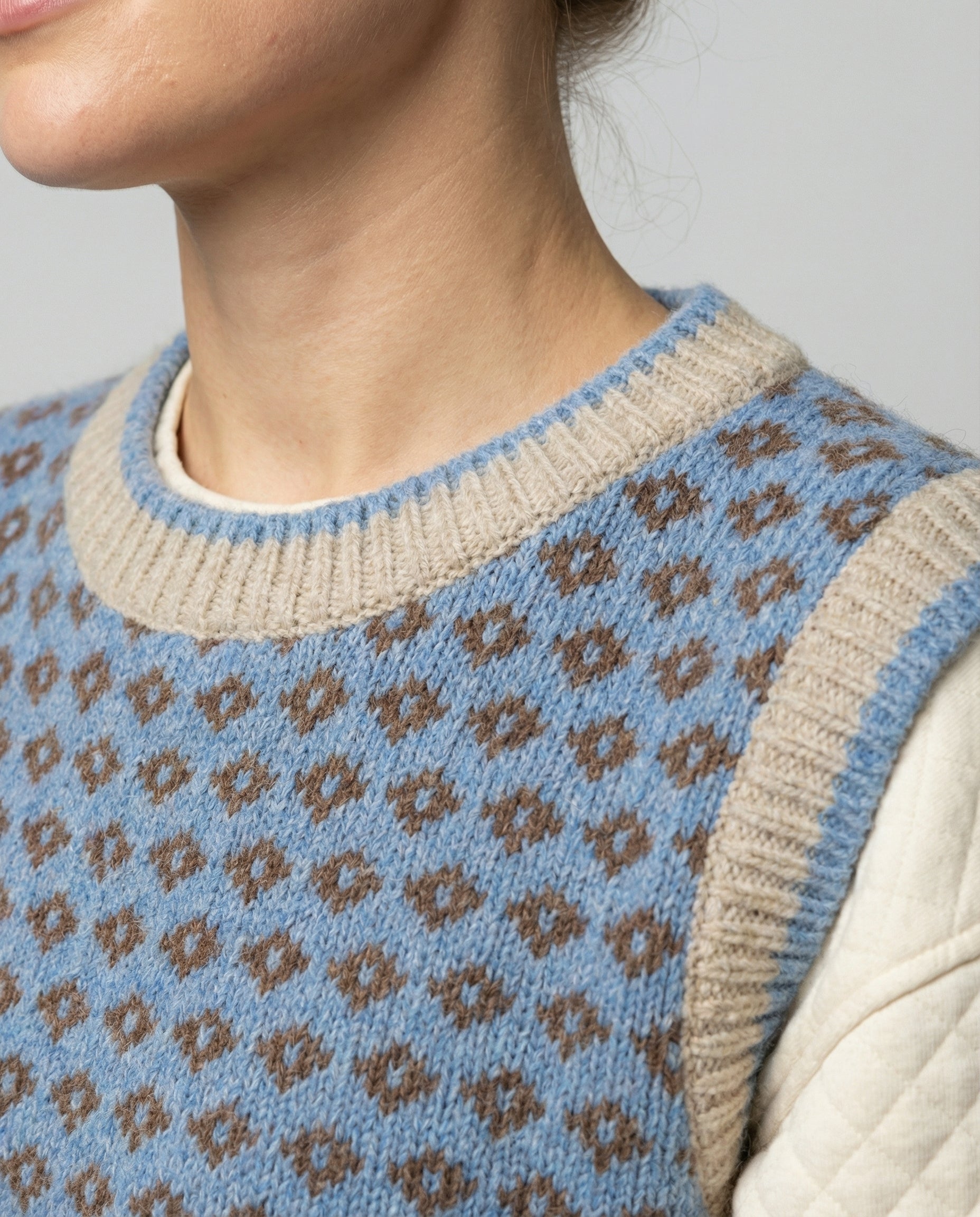 Damen Woll Strickjacke mit übergroßem Druck & Gemütlichem Design | R&B