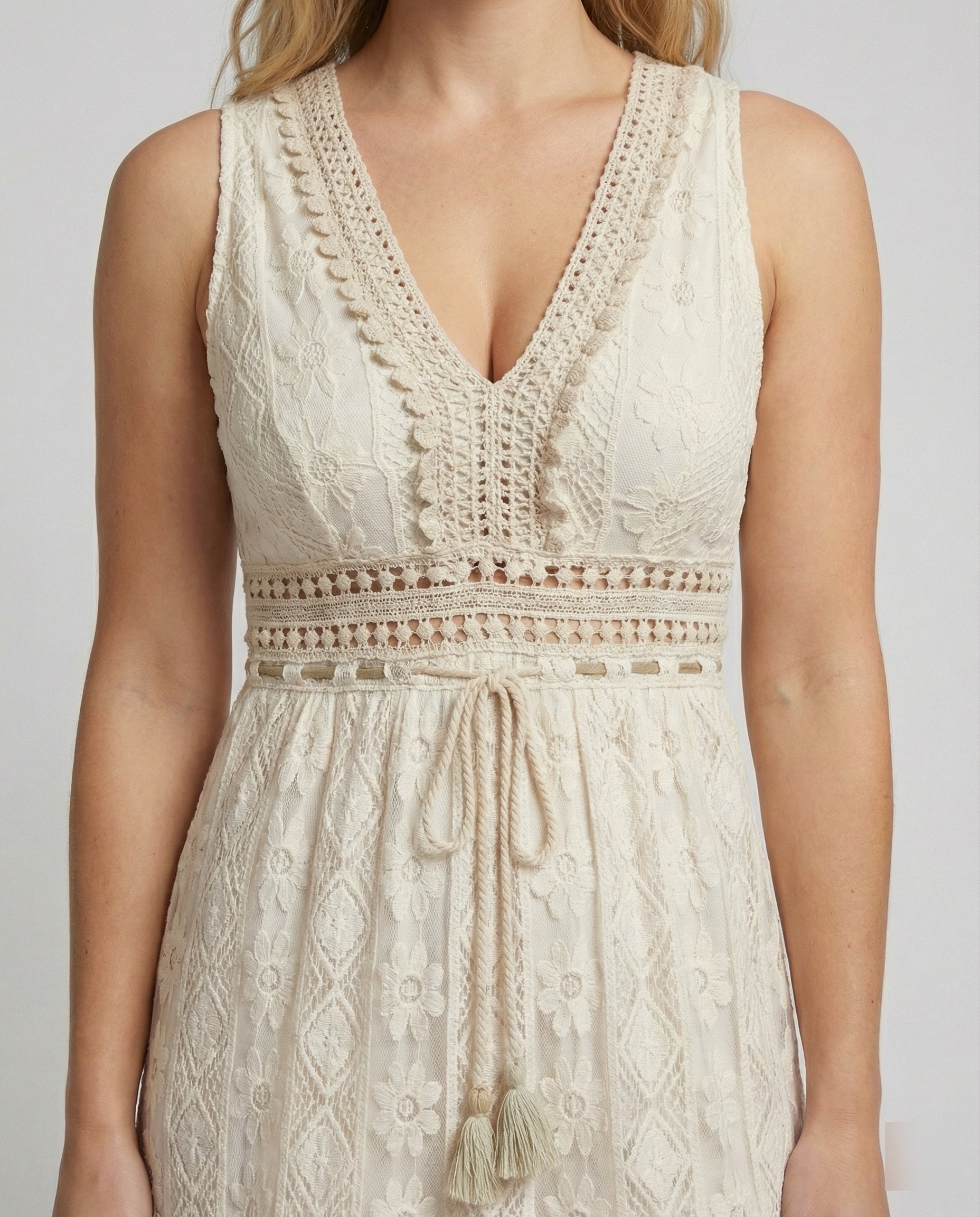 R&B | Anmutiges Boho-Spitzenkleid für Den Sommer