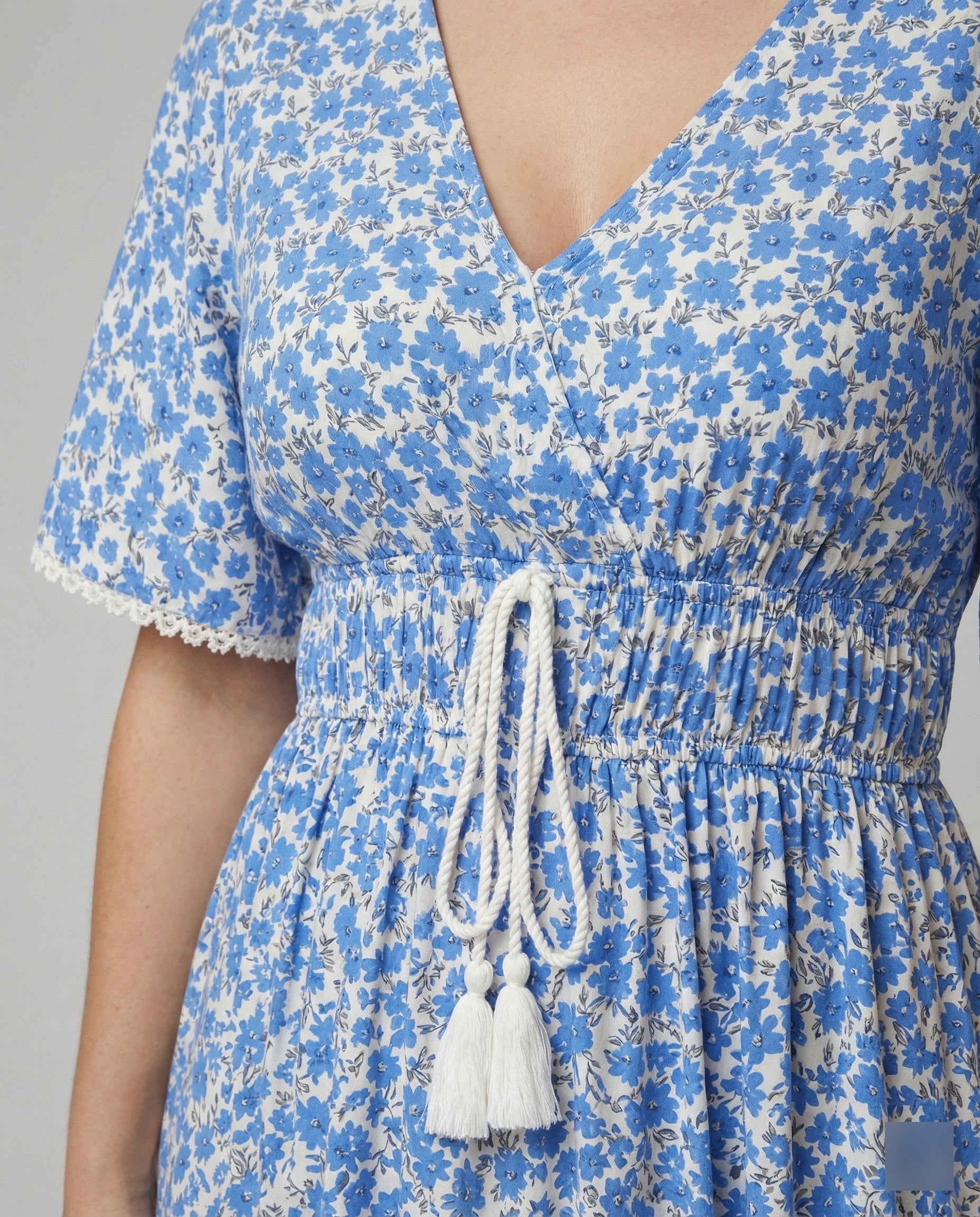 Damen Maxikleid mit floralen Akzenten