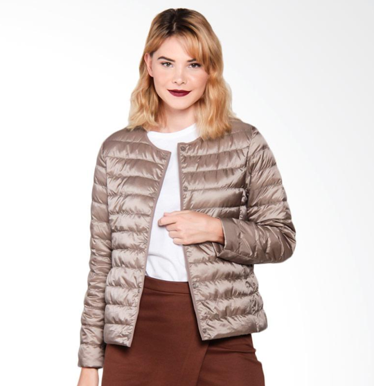 R&B | Elegance Essential" kragenlose kompakte Daunenjacke