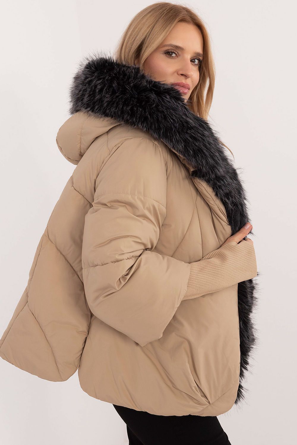 R&B | Gefütterte Jacke Kapuze mit Pelzrand Warm und Stilvoll