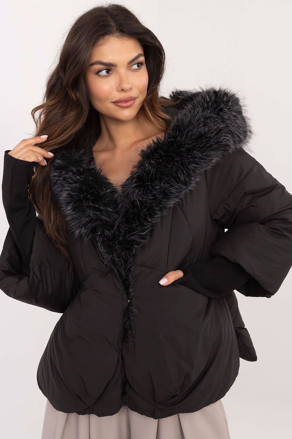 R&B | Gefütterte Jacke Kapuze mit Pelzrand Warm und Stilvoll