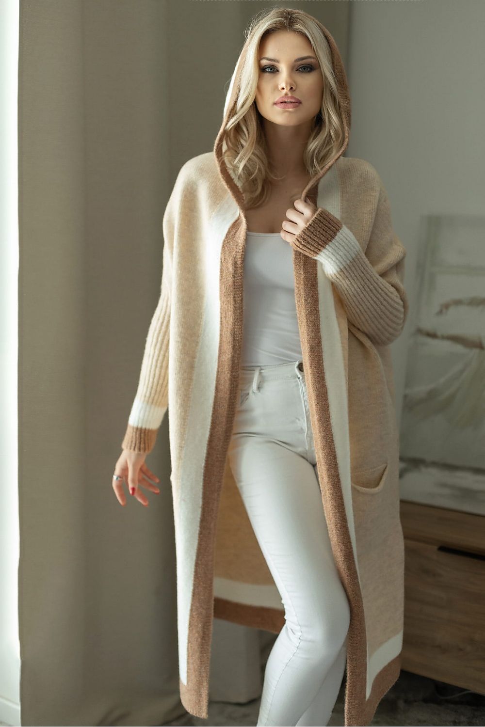 R&B | Langer Strickcardigan mit Kapuze Weich und Stilvoll Kontrastdetails