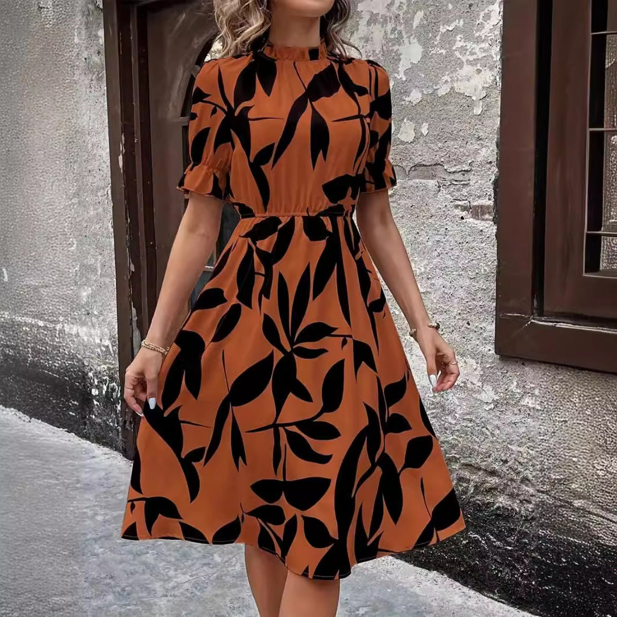 R&B | Kleid mit Rundhalsausschnitt und Rüschen