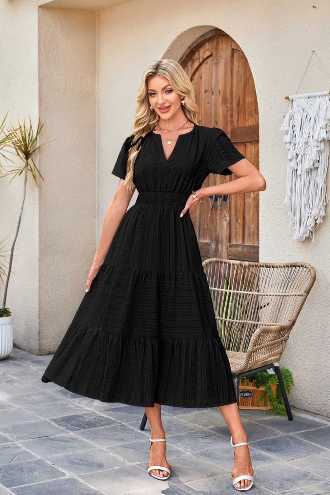R&B | Kleid mit V-Ausschnitt und plissierten Blasenärmeln
