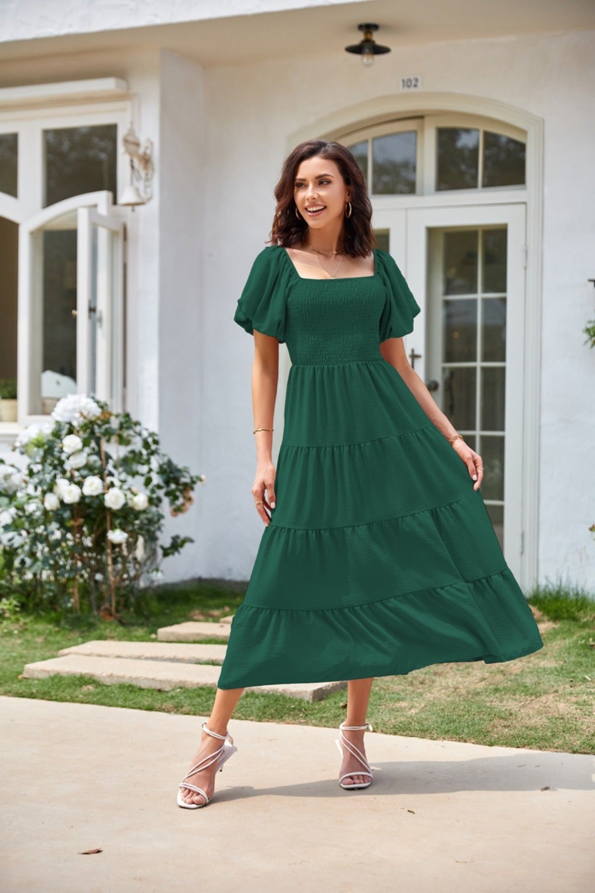 R&B | Plissee-Kleid mit quadratischem Ausschnitt und Neckholder-Blasenärmeln