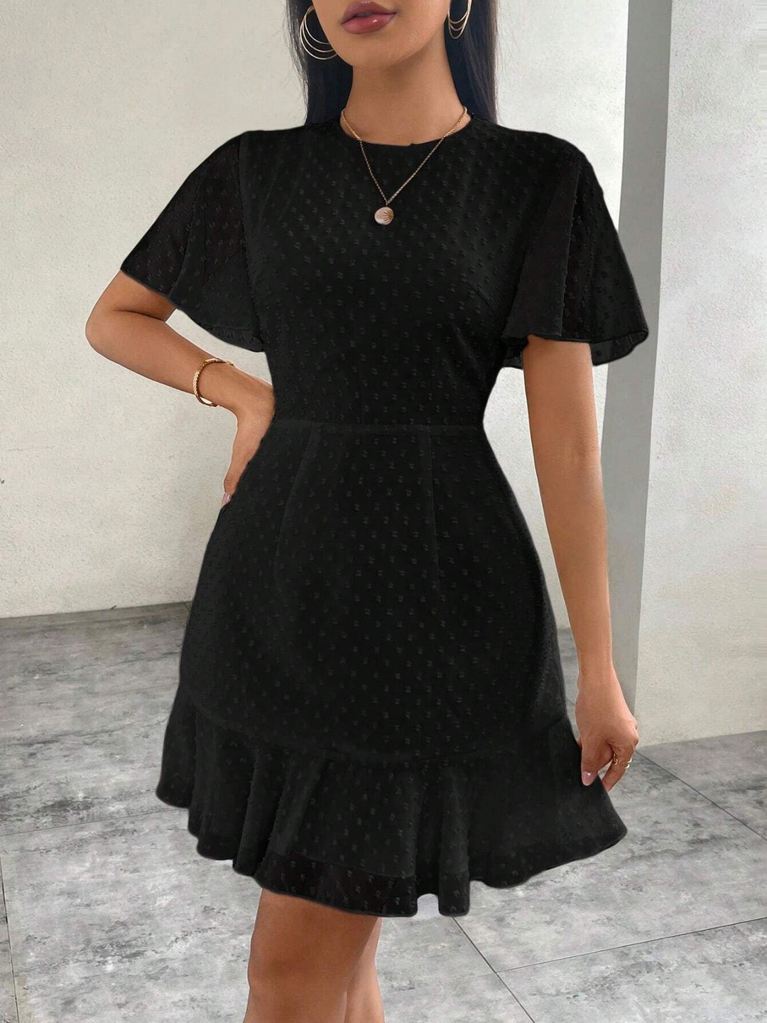 R&B | Dreidimensionales Kleid mit Rüschenrand und Punkten