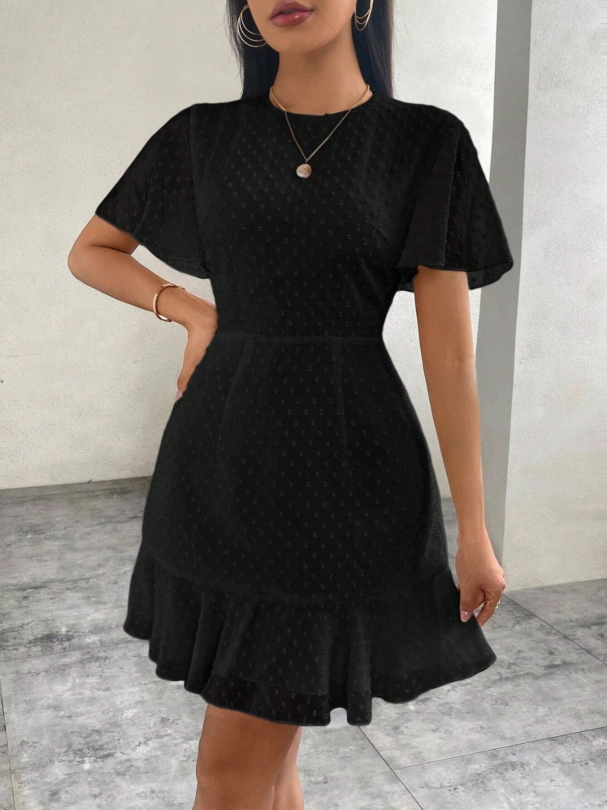 R&B | Dreidimensionales Kleid mit Rüschenrand und Punkten