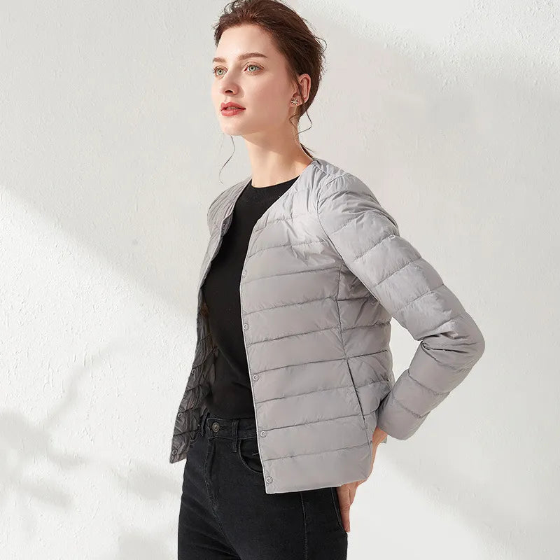 R&B | Leichtgewichtige, kragenlose, figurformende Jacke für Damen