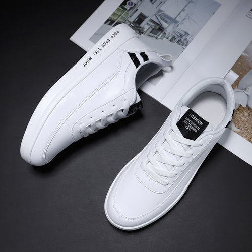 Taylor | Flache weiße Freizeitschuhe aus Gummi
