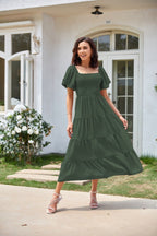 R&B | Plissee-Kleid mit quadratischem Ausschnitt und Neckholder-Blasenärmeln