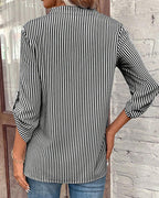 R&B | gestreiftes Shirt mit V-Ausschnitt und Brusttasche