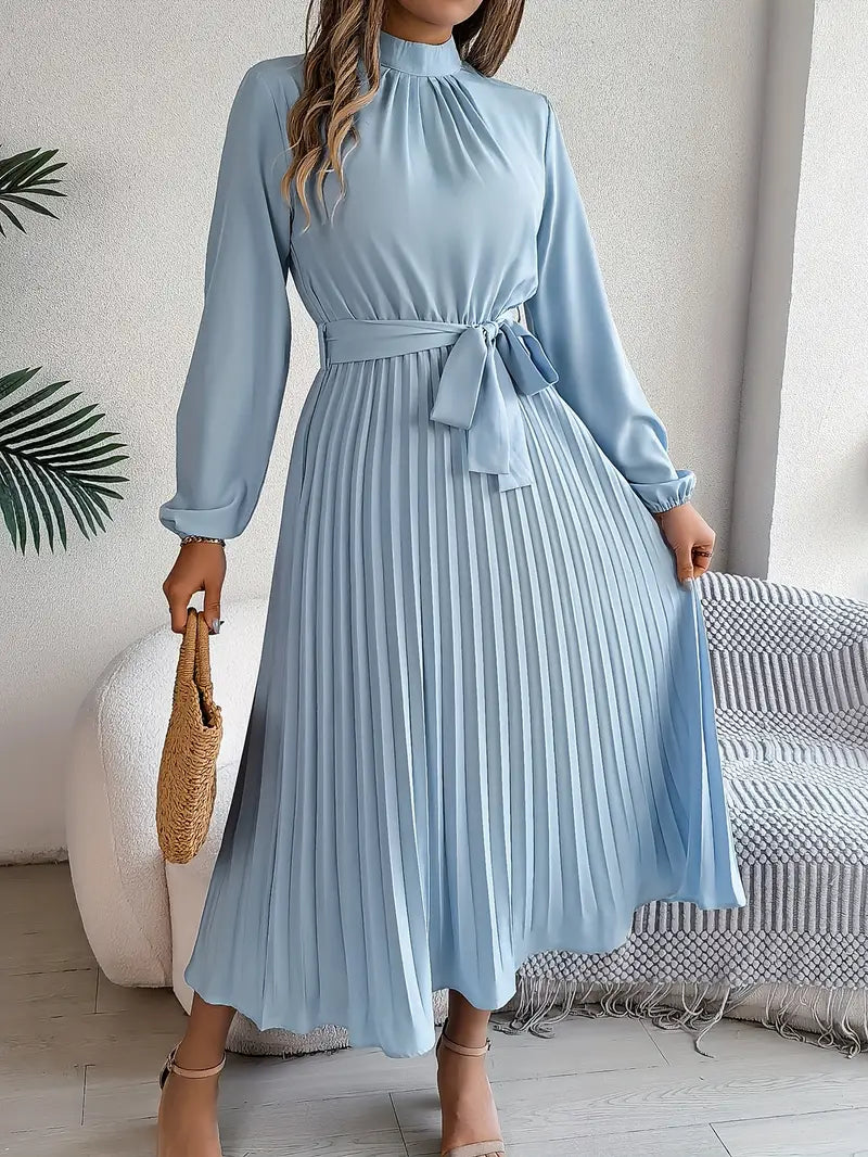 R&B | Schlichtes Kleid mit Stehkragen und Plissiertem Gürtel