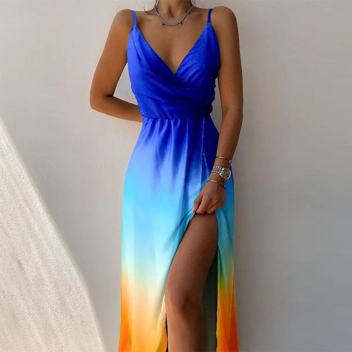 R&B | Kleid mit Hosenträgern und V-Ausschnitt mit geteiltem Print