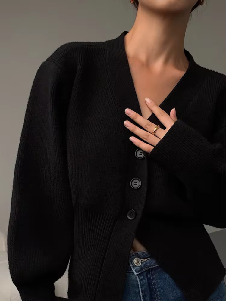R&B | Strick-Cardigan mit V-Ausschnitt und Knopfleiste