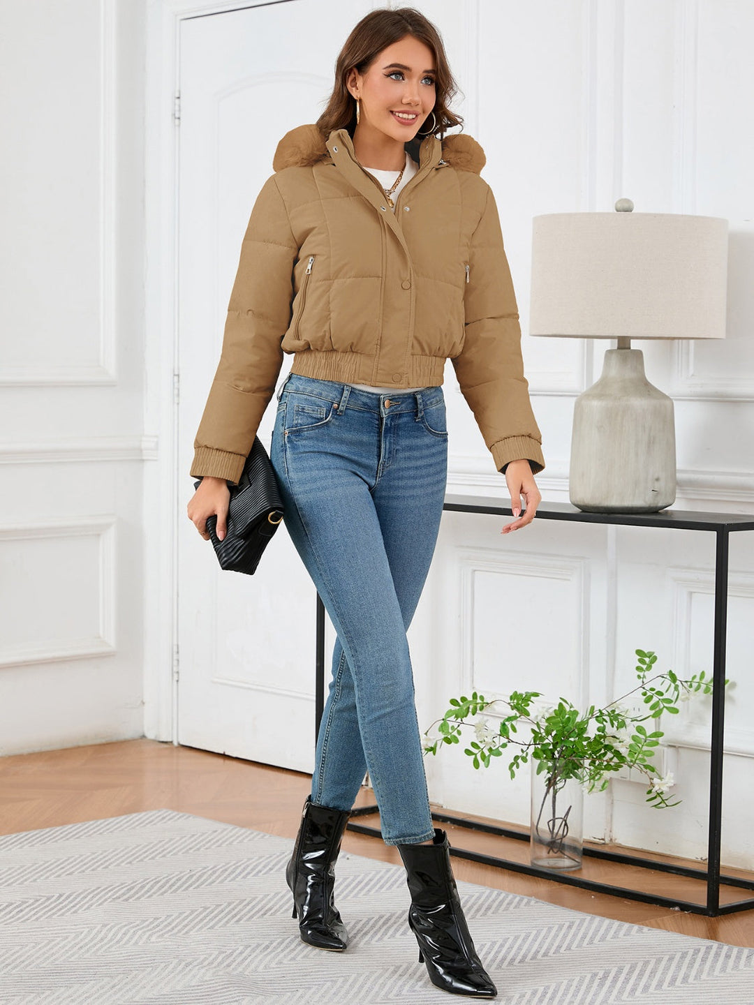 R&B | Wattierte Winterjacke mit Pelzkapuze und Taschen