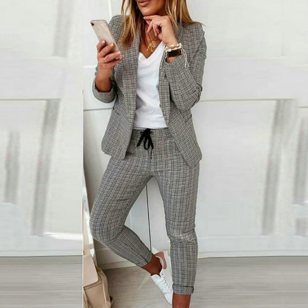 R&B | Eleganter Damenanzug Stilvoller Look für Jeden Anlass