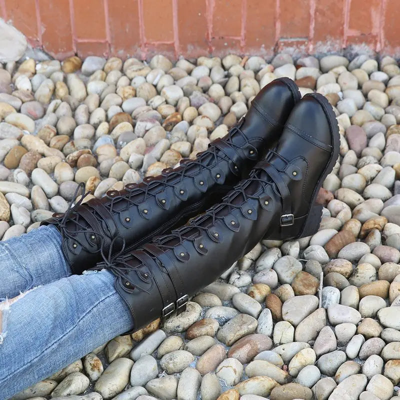 R&B | Ritter Niedrige Absatz Bikerstiefel mit Gürtelschnalle Kreuzgurte