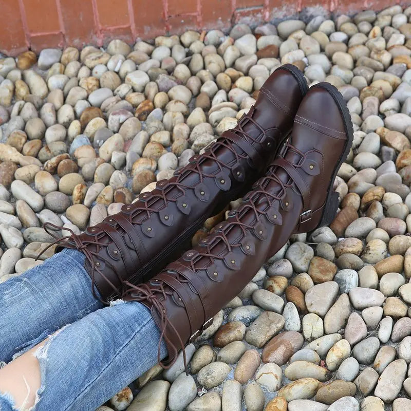 R&B | Ritter Niedrige Absatz Bikerstiefel mit Gürtelschnalle Kreuzgurte