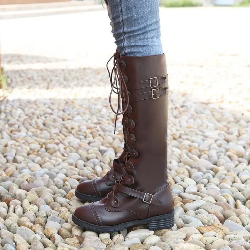R&B | Ritter Niedrige Absatz Bikerstiefel mit Gürtelschnalle Kreuzgurte