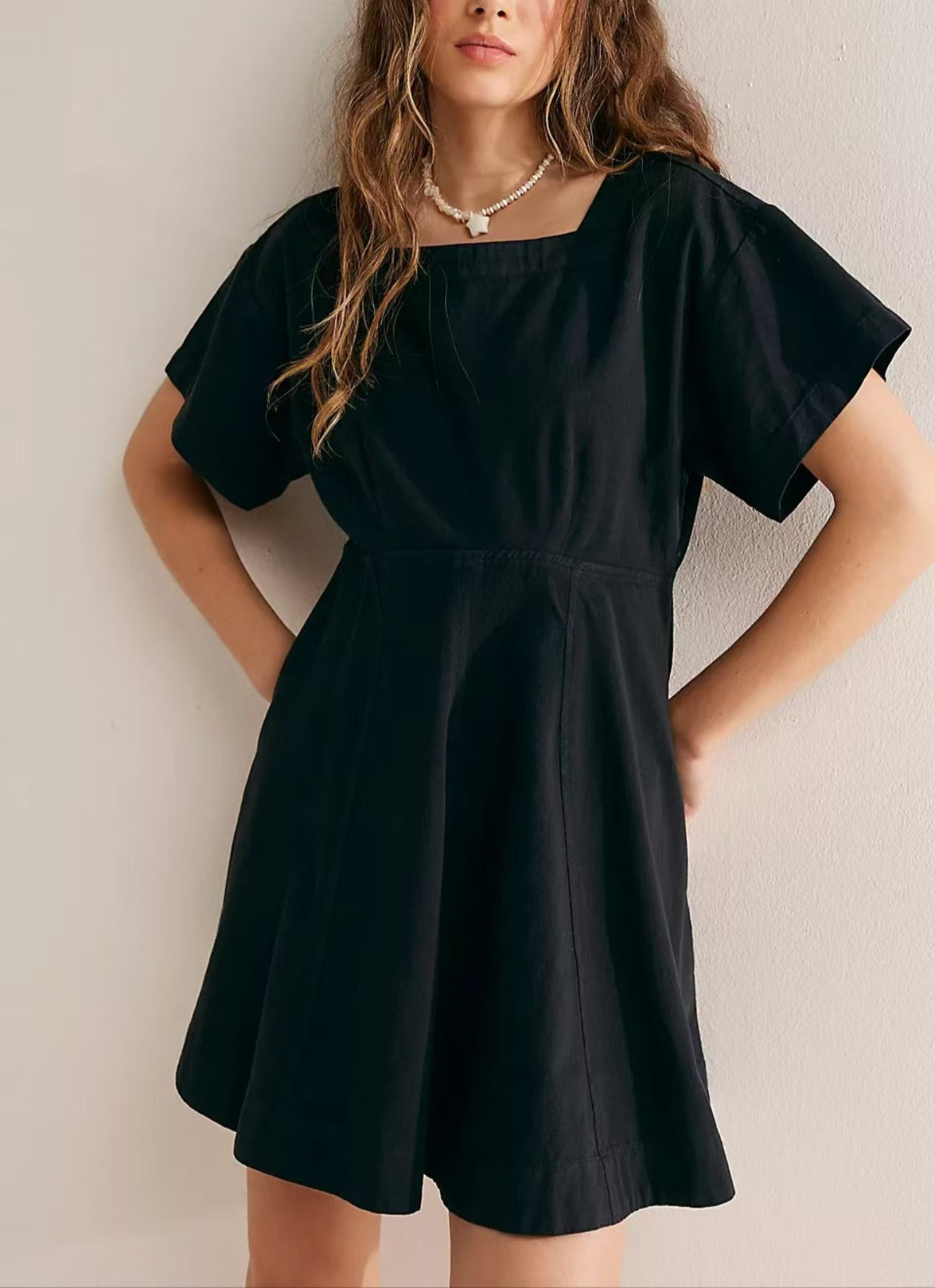 R&B | Freizeitkleid mit quadratischem Ausschnitt und Knöpfen