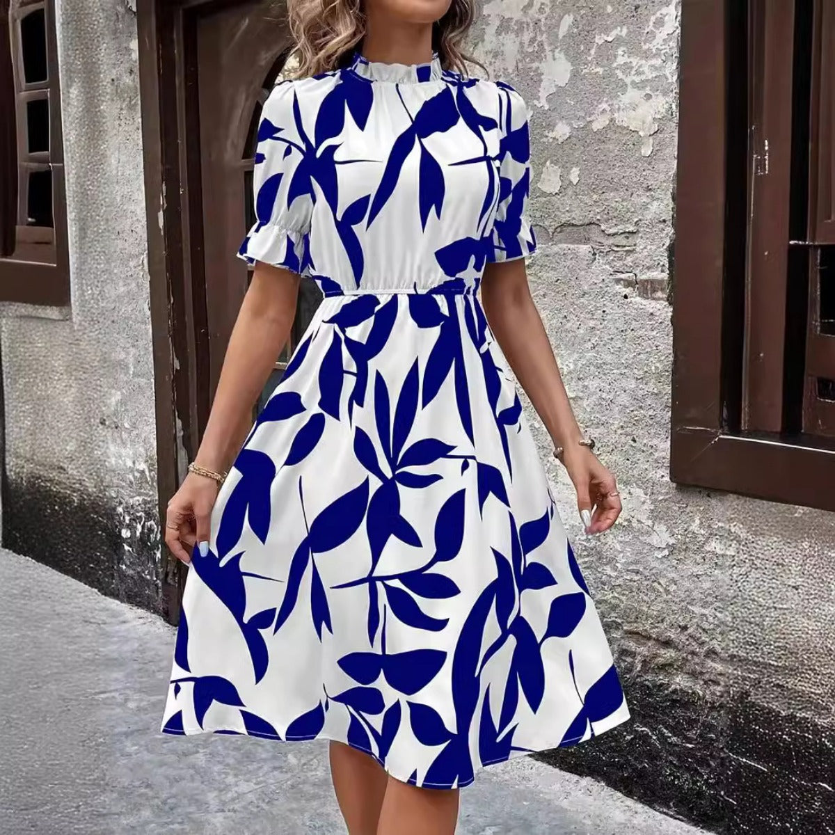 R&B | Kleid mit Rundhalsausschnitt und Rüschen