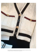 R&B | Kurze Strickjacke Elegant und Modern Kontrastdetails
