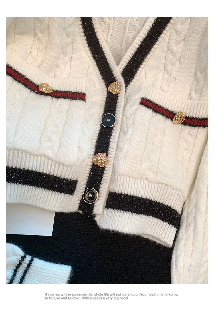 R&B | Kurze Strickjacke Elegant und Modern Kontrastdetails