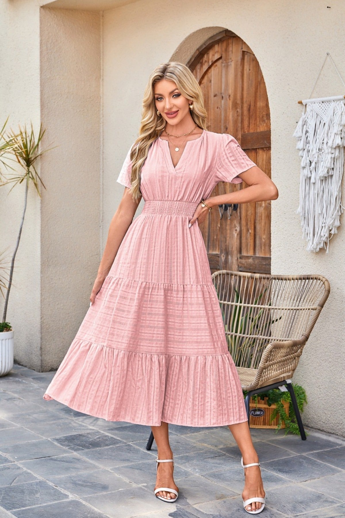 R&B | Kleid mit V-Ausschnitt und plissierten Blasenärmeln