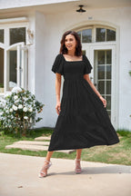 R&B | Plissee-Kleid mit quadratischem Ausschnitt und Neckholder-Blasenärmeln