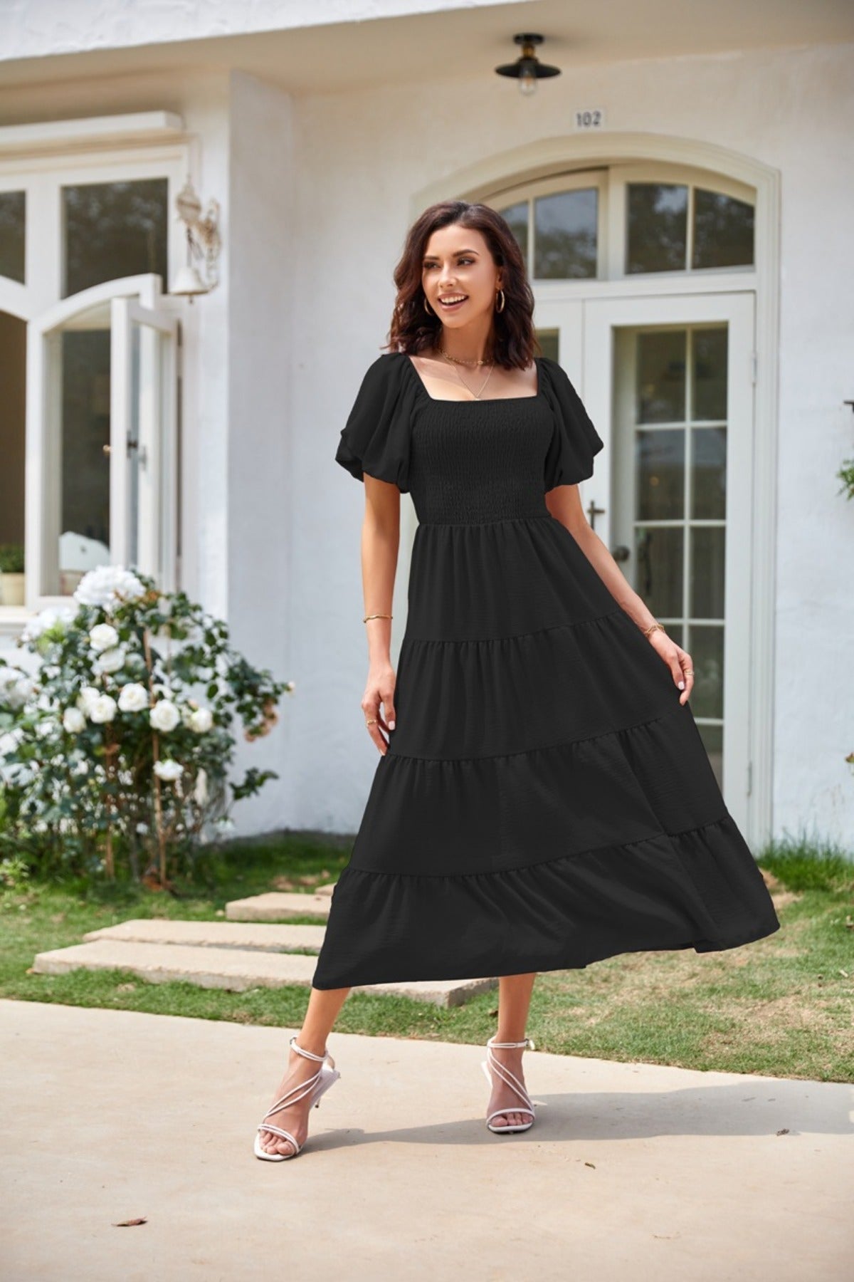 R&B | Plissee-Kleid mit quadratischem Ausschnitt und Neckholder-Blasenärmeln
