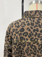 R&B | Jeansjacke mit Leopardenmuster und langen Ärmeln