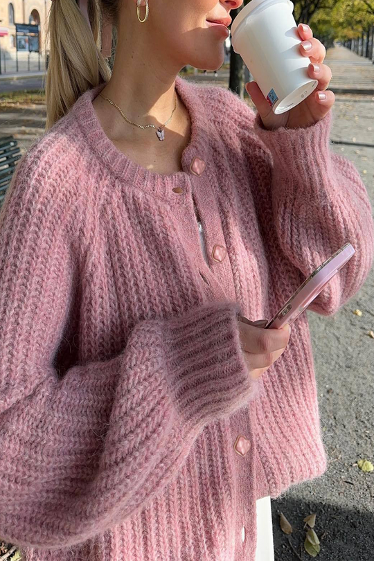 R&B | Lässiger Strickpullover mit Knöpfen und Rundhalsausschnitt. Oberbekleidung