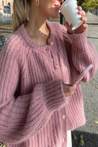 R&B | Lässiger Strickpullover mit Knöpfen und Rundhalsausschnitt. Oberbekleidung