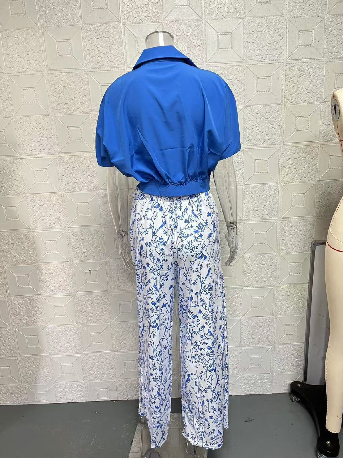 R&B | Zweiteiliges Set mit V-Ausschnitt und Hose mit weitem Bein